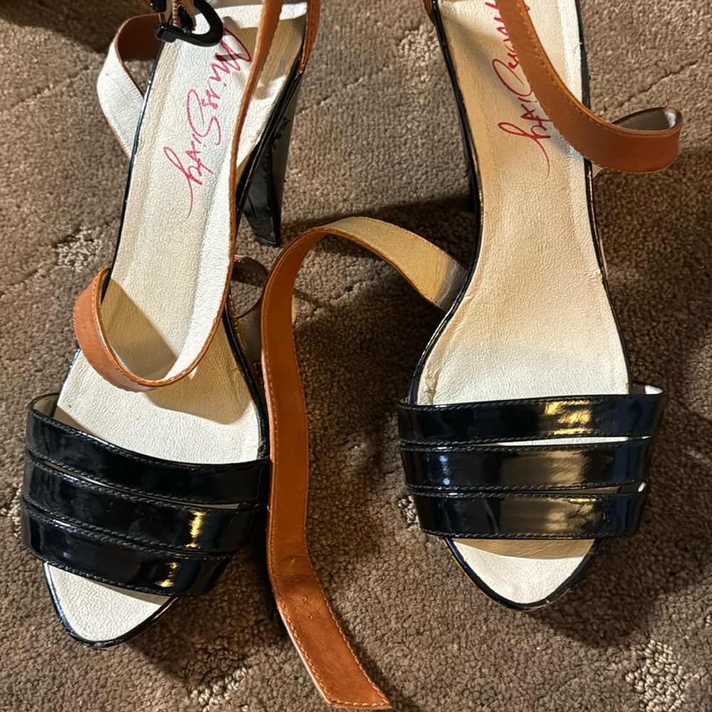 Nice brand with detailed straps perfect for any outfit and occasion